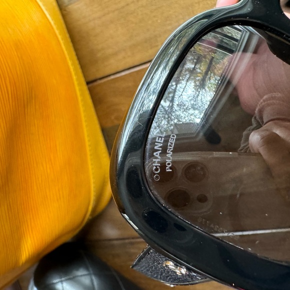 EUC CHANEL POLARIZED SUNGLASSES BLACK WITH CASE, BOX, PAPERWORK AND CLOTH - Picture 6 of 9